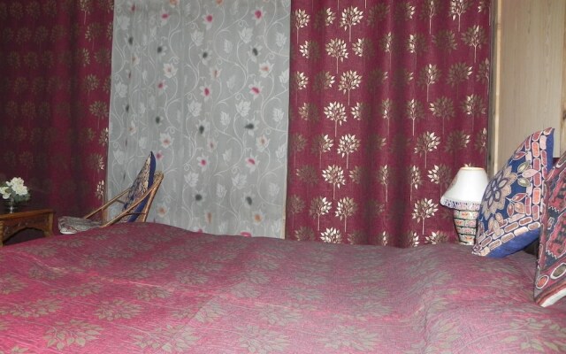 Shabrose Heritage Houseboats