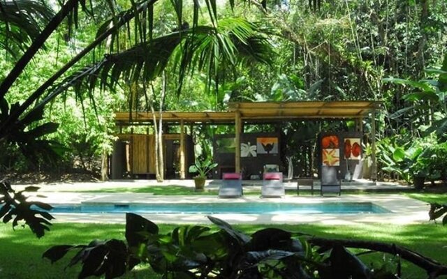 Iguana Lodge Beach Resort