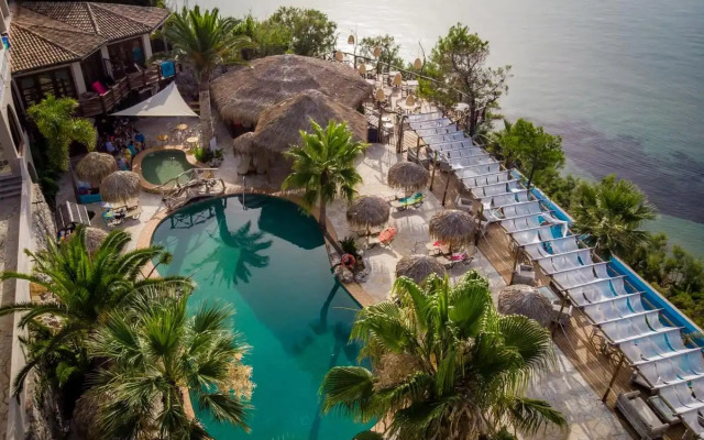Gloria Maris Hotel Suites & Villas