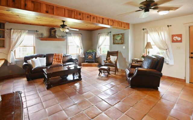 Knopp School Rd Farm House 3 Bedroom Home by RedAwning