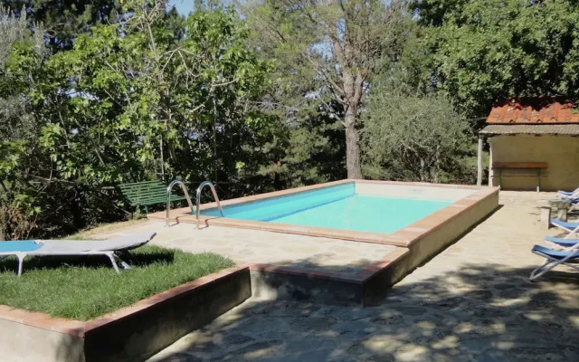 Farmhouse in Castelfranco Piandisco With Garden