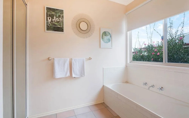 Pelican Lake Holiday House