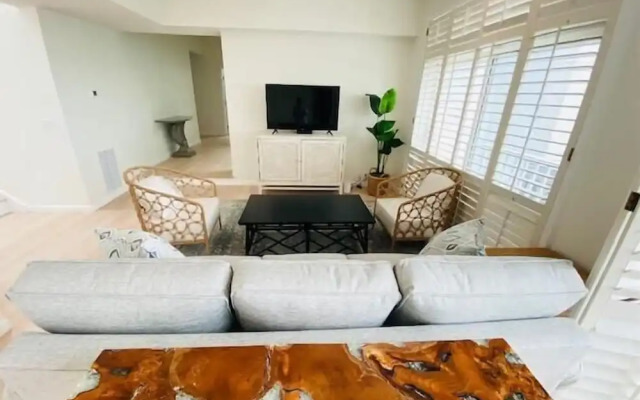 Olive Avenue 1C