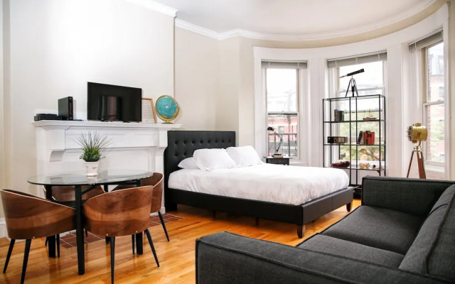 Pleasant Back Bay Suites by Sonder