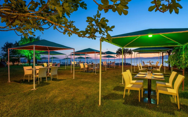 Aqua Nina Hotel