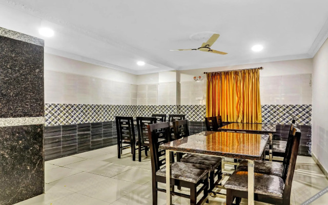 Itsy By Treebo - Royal Galaxy Kukatpally