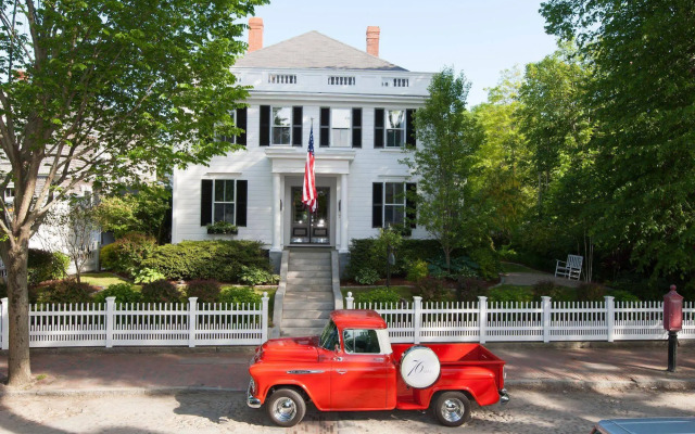 76 Main Ink Press Hotel