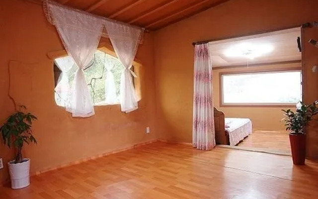 Buan Byeonsanbando Ppalgangjiboong Pension