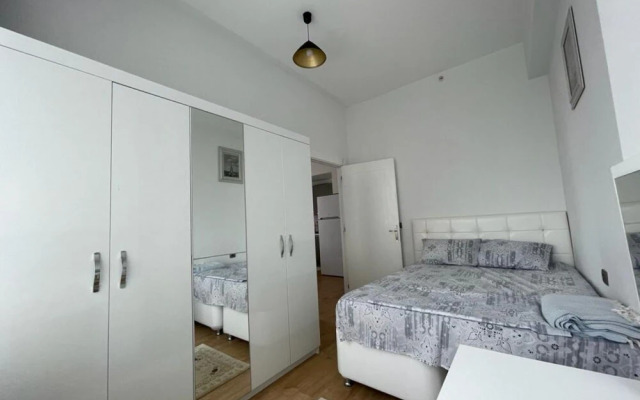 Business-friendly Flat With Central Location in Fikirtepe