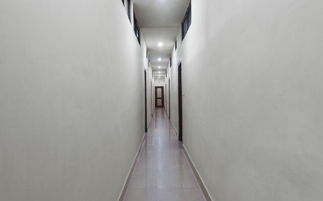 OYO 18369 Hotel Golden Peak