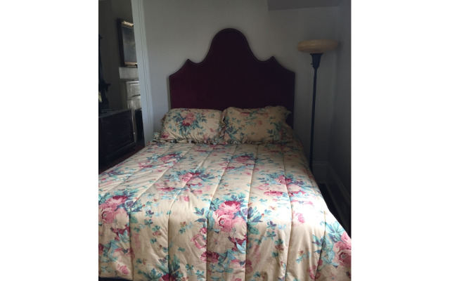 Nine-0-Five Royal Hotel