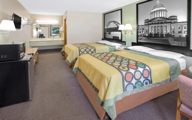Super 8 by Wyndham Clarksville AR