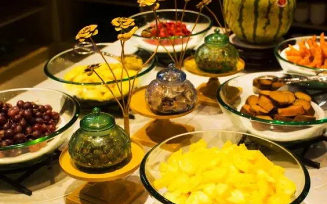 Hongwei Baiqian Hotel (Zhongwei Shapotou District Yingbin Avenue)
