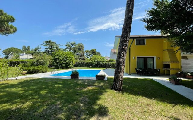 Fantastic Villa With Pool for 7 Guests on Albarella