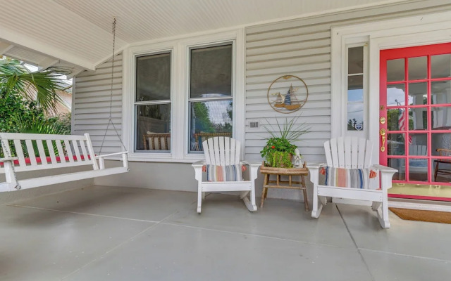Pensacola Paradise: Furnished Deck & Gas Grill!
