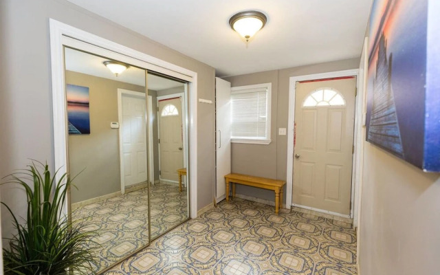 Victoria Village, Modern Two Bedroom With Parking