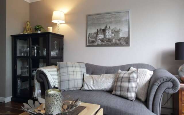 2 Bedroom Flat With Garage Parking
