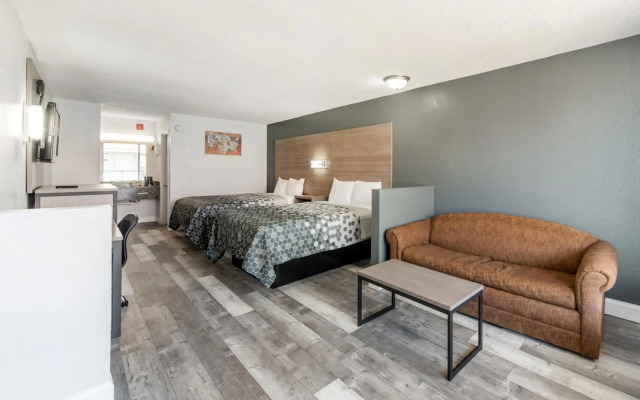 Econo Lodge And Suites Bricktown