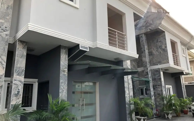 Sparklyn Hotels & Suites
