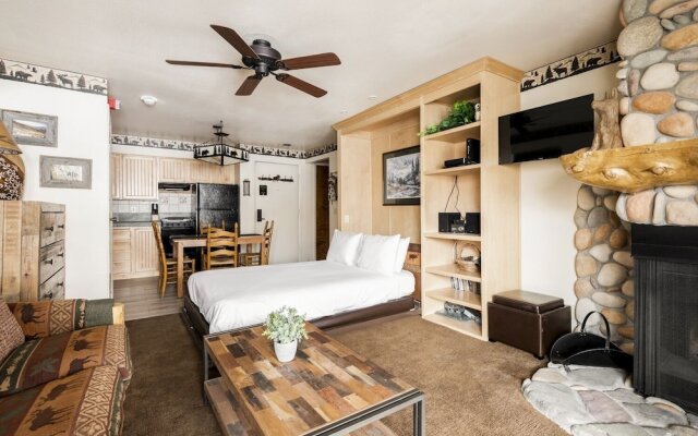 Snow Flower 025-studio Condo by RedAwning