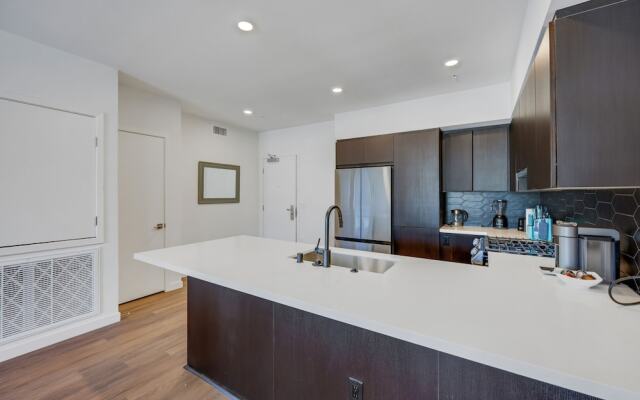 Luxury Apartment in Hollywood