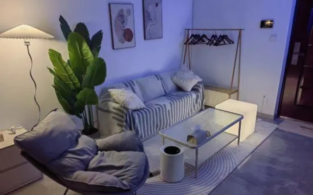 Jiangcheng Cinema Homestay (Jianghan Road Pedestrian Street Dazhi Road Subway Station) – Hotel Rooms – Wuhan