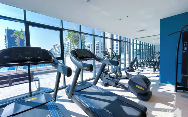 Tranquil 1BR Escape With Pool View in Meydan