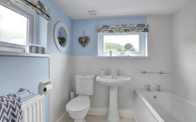 Spacious Holiday Home With Lovely Garden, Ideal Location in South Wales