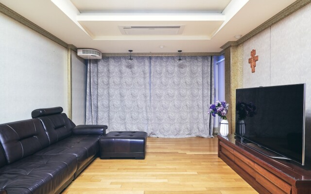 Gangnam Metro Platinum