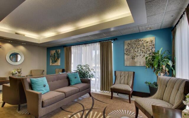 Greenfield Inn & Suites Owensboro, KY Airport