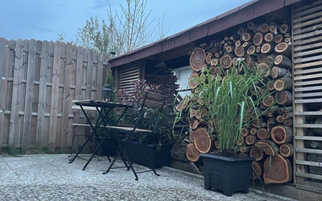 Cozy Furnished Basement Apartment