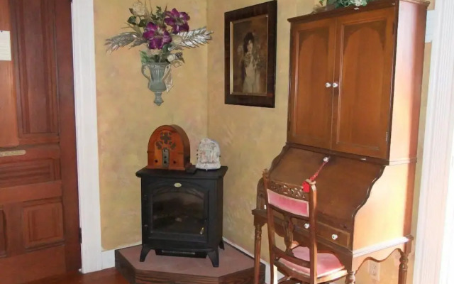 Robins Nest Bed & Breakfast