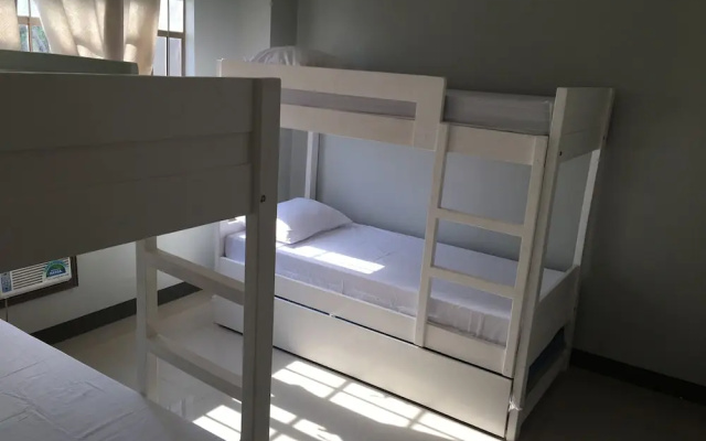 Beinte Singko de Marso Apartments