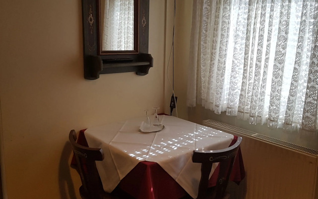 Angelis Pension - Restaurant zum grunen Baum