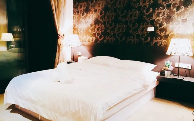 Q Square Apartment