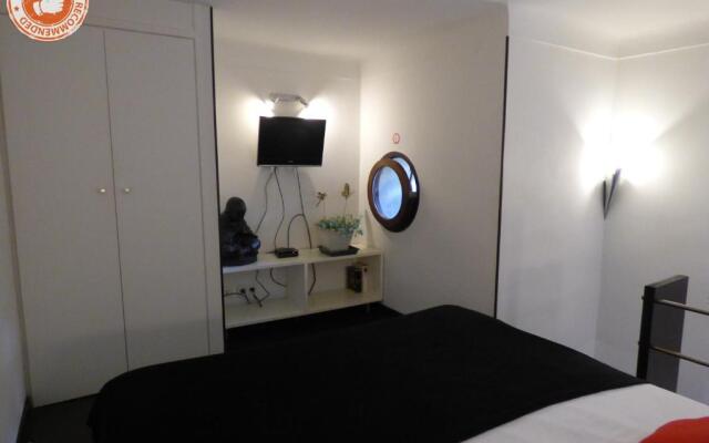 ALC - A521 - 4 min PALAIS AND BEACHES