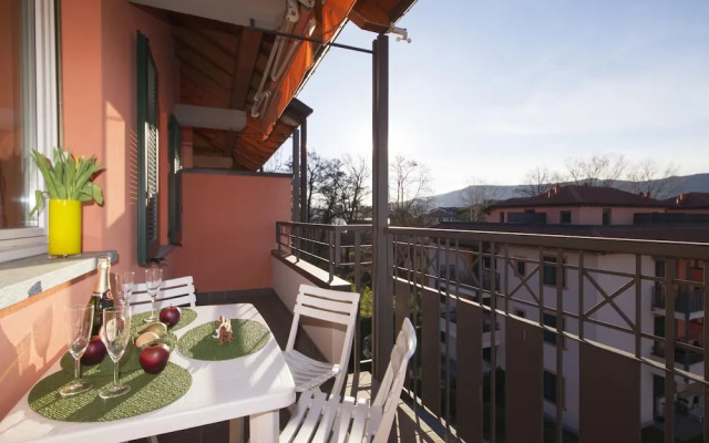 Casa Fiorita Pool and Lake