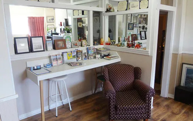 Manor Hostel B&B & Hotel