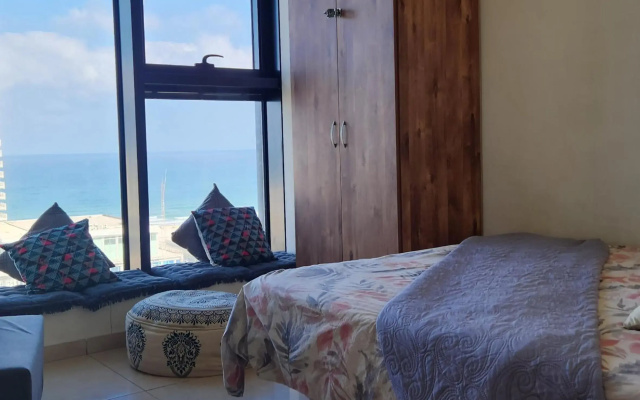 Bat Yam Luxery 4BR Sea View Suite