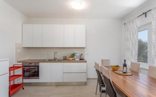 Stunning Apartment in Malinska With 3 Bedrooms and Wifi