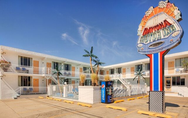 Daytona Inn And Suites