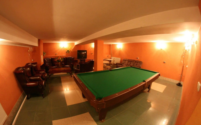 Hotel Daisy Budget