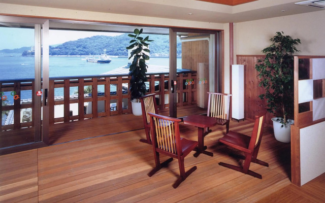 Toba Seaside Hotel