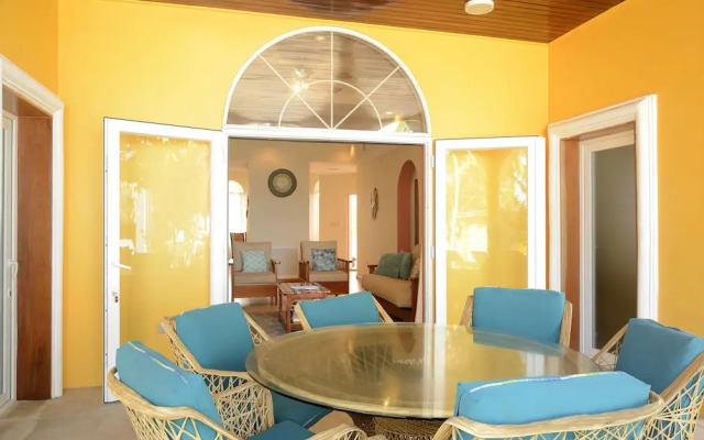 Blue Parrot Beach House