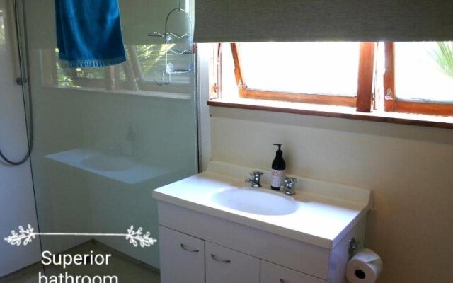 YHA Motueka Laughing Kiwi Backpackers & Self Contained Bach