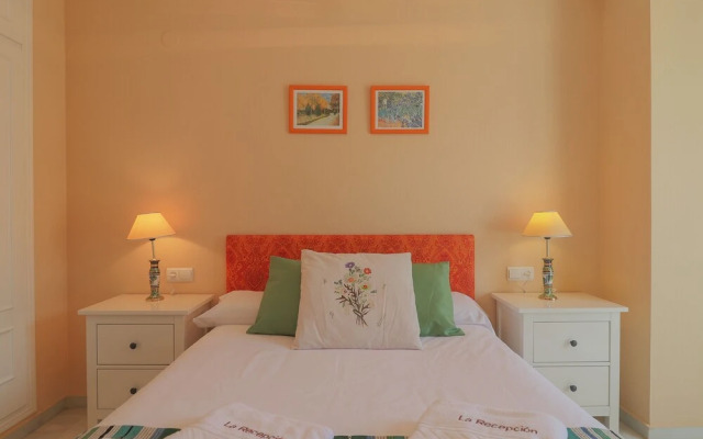 Nogalera 2 Bedroom Retro Apartment