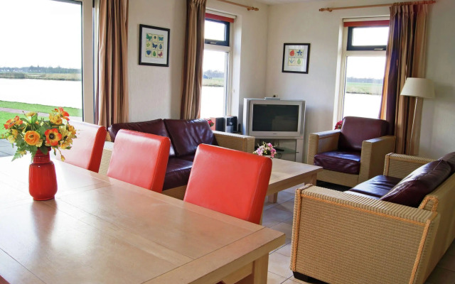 Chalet in Bergumermeer by the Canal