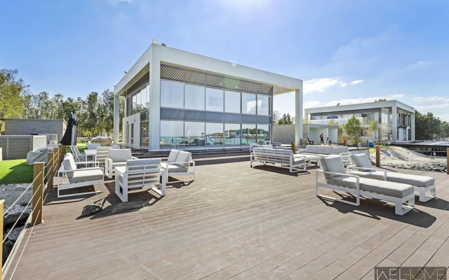 WelHome - Extraordinary Giant Water Villa on Nurai Island