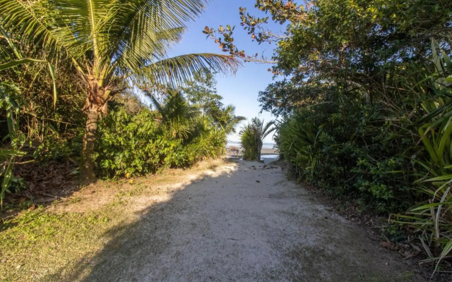 Linda Casa! Acesso privado praia Guaratuba(50mts)