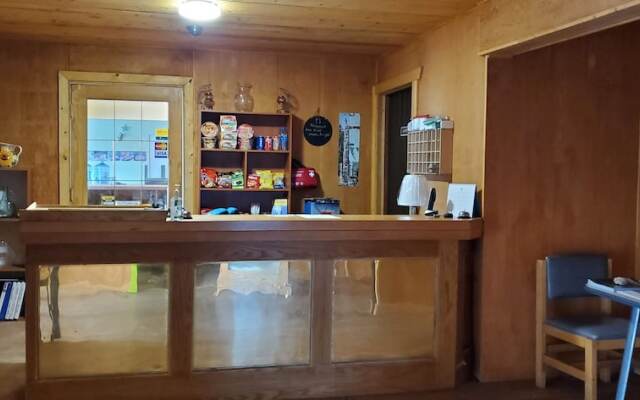 Singing Surf Inn & Pub